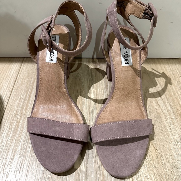 SOLD ❌ Steve Madden Block Heel Sandals ❌ SOLD - Picture 2 of 4